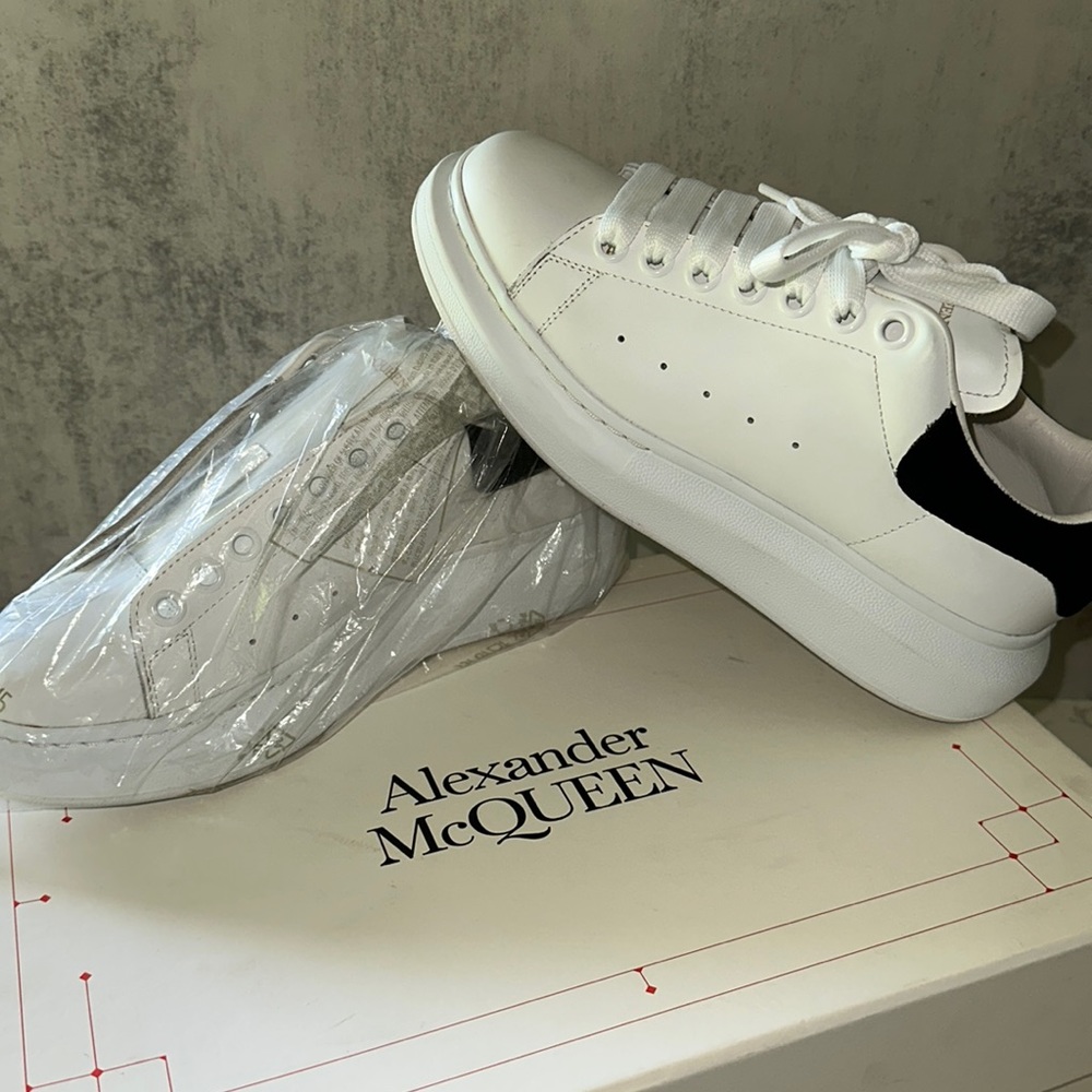 Alexander McQueen - Oversized Sneaker - 38